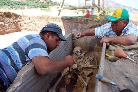 Tumaco Krallığı'nın Şafağı: Antik Tikuna Kültürü ve İspanyol Kolonizasyonunun İlk Etkileri